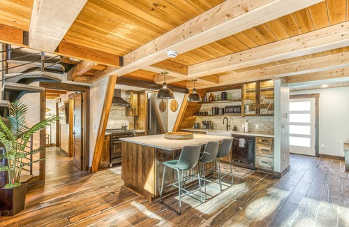 Government Camp Casa | Stunning Luxury A-Frame in the Heart of Government Camp, walk to Skibowl