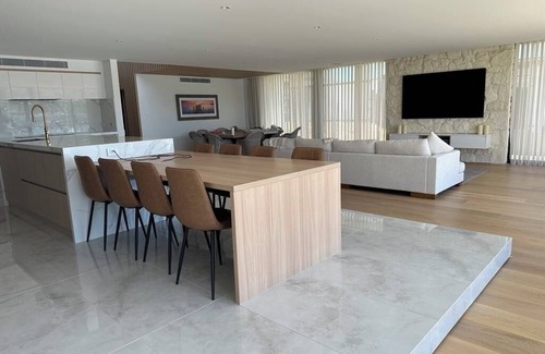 Safety Beach Casa | Stunning Luxury Waterfront Retreat – Sleeps 12, Pool, Spa & Entertainment Galore