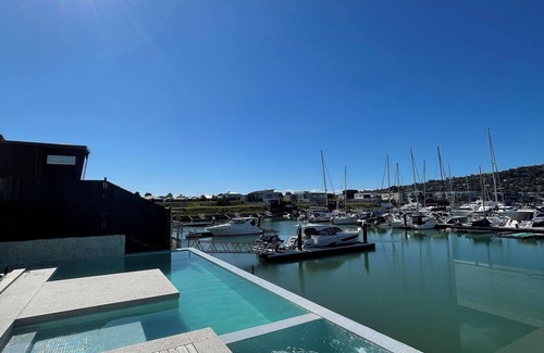 Safety Beach Casa | Stunning Luxury Waterfront Retreat – Sleeps 12, Pool, Spa & Entertainment Galore