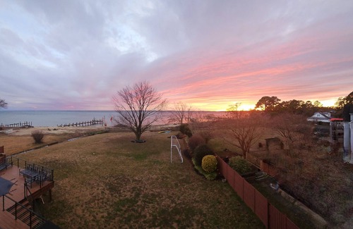 Piney Point Casa | Stunning luxury waterfront beach house 90 minutes from the Nations Capital.