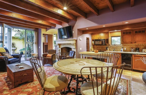 Central Malibu Casa | Stunning Malibu Oceanfront Estate w/ 2 Guesthouses, Pool, Tennis Court