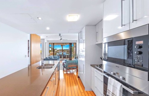 Airlie Beach Apartamento | Stunning Marina Views Close to Everything in Airlie Beach - with Elevator