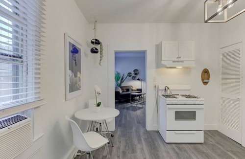 Central Gardens Apartamento | Stunning Memphis' Neighborhood-Guest House Retreat
