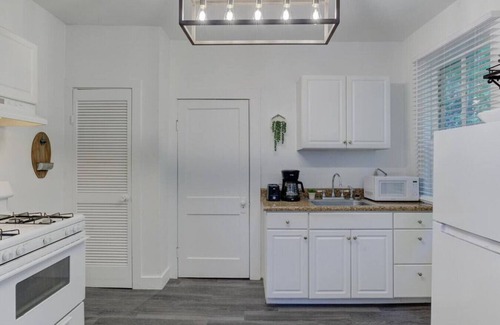 Central Gardens Apartamento | Stunning Memphis' Neighborhood-Guest House Retreat