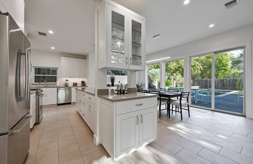 Barton Heights Casa | Stunning Mid-century Perfection, Heated Pool & Hot Tub Zilker & Barton Springs!