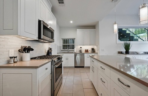 Barton Heights Casa | Stunning Mid-century Perfection, Heated Pool & Hot Tub Zilker & Barton Springs!
