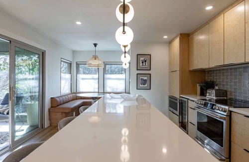 Austin Casa | Luxury & Nature: High-End Design, Multi-Level Spaces & Views Near Zilker Park