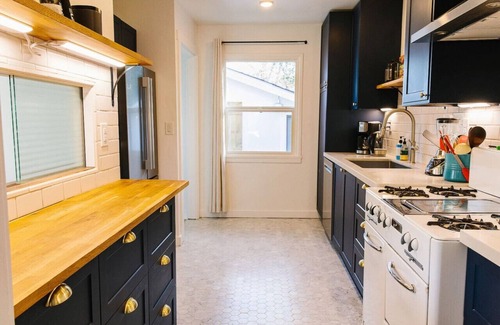 Livingston Casa | Stunning Mid-Century Oasis, Steps from Downtown