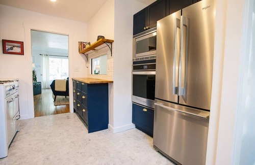 Livingston Casa | Stunning Mid-Century Oasis, Steps from Downtown