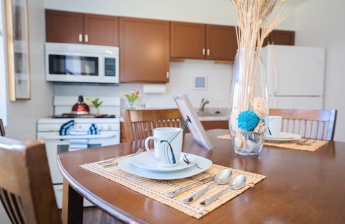 Airport Township Apartamento | Stunning Modern Apartment with King Bed - 5 Mins to Creve Coeur Lake