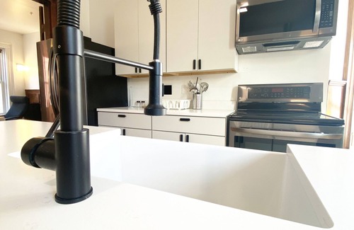 Parkside Casa | Stunning - modern 2 bedroom Victorian mansion pad