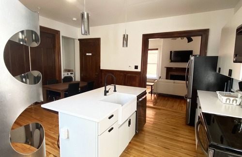 Parkside Casa | Stunning - modern 2 bedroom Victorian mansion pad