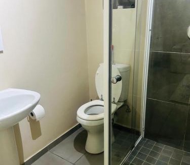 Greater Johannesburg Metropolitan Area Apartamento | Stunning modern 2 bedroom apartment in Waterfall Ridge