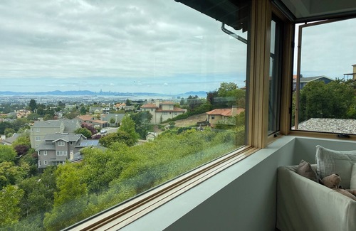 Upper Rockridge Casa | Stunning Modern 4-bedroom view home in Oakland Hills, 20 min to San Francisco