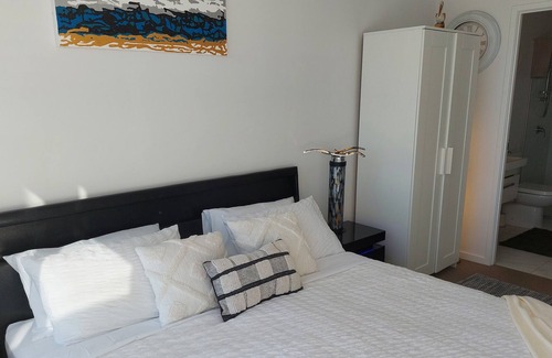 Labrador Apartamento | Stunning modern apartment with Broadwater's view