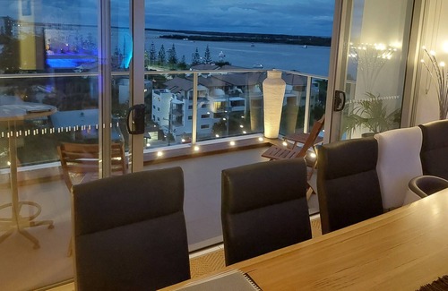 Labrador Apartamento | Stunning modern apartment with Broadwater's view
