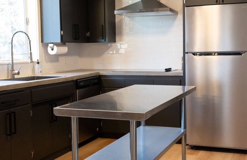 Mount Shasta Casa | Stunning Modern Downtown House w/ Wood Stove + Hot Tub
