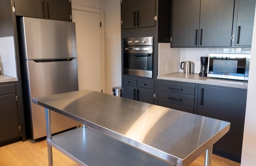 Mount Shasta Casa | Stunning Modern Downtown House w/ Wood Stove + Hot Tub