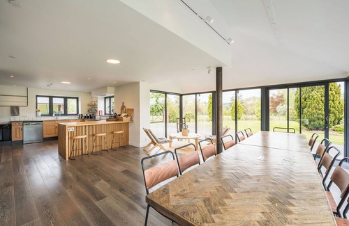 Cyfronydd Casa | Stunning modern farmhouse retreat perched on a private hilltop in North Wales