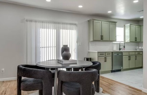 Central Oklahoma City Casa | Stunning Modern Home just minutes from Brick-town and downtown area of OKC!