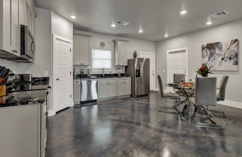Burnet Casa | Stunning modern home for unforgettable hill country adventures & relaxation.