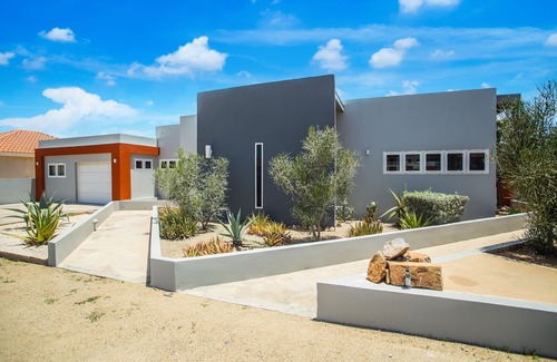 Esmeralda Cabaña | Stunning Modern Home, Near Beaches Full AC