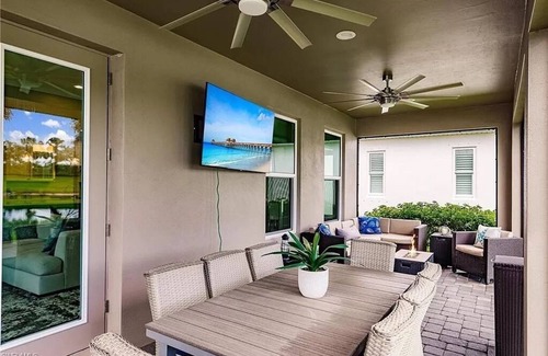 Naples Casa | Stunning modern house in gated community, 20 min from Marco Beach and DT Naples!