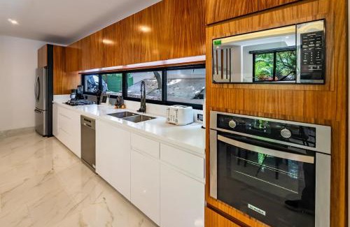 Área de Playacar Fase I Apartamento | Stunning modern villa with pool and beach access