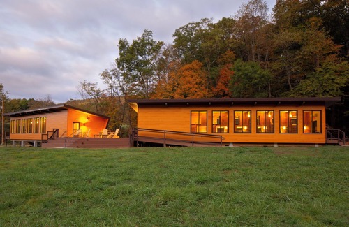 Clearville Cabina | Stunning Modern Private Cabin at River Mountain Resort