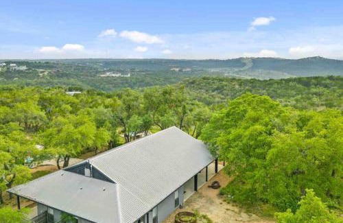 Dripping Springs Casa | Stunning Modern ATX Hill Country Oasis w Pool Jacuzzi Firepit Trails and Epic Stars