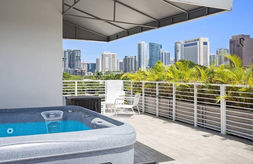 Tarpon River Casa | Stunning Modern Luxury Home with Pool & Roof Deck with Hot Tub