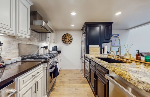 Incline Village Casa | Stunning mountain retreat with pool, balcony views, & fireplace - near skiing
