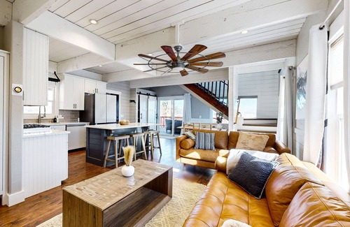 Midway Casa | Stunning Mountain Cabin With Private Hot Tub and Sauna