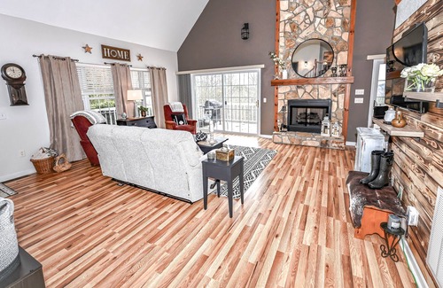 Hayesville Casa | Stunning Mountain Sunset Cabin, Dog Friendly, Fire Pit, Game Room