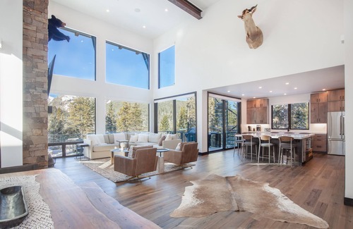 Breckenridge Casa | Stunning Mountain Retreat with Spectacular Views of Quandary Peak