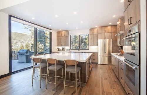 Breckenridge Casa | Stunning Mountain Retreat with Spectacular Views of Quandary Peak