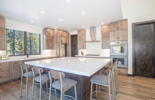 Breckenridge Casa | Stunning Mountain Retreat with Spectacular Views of Quandary Peak