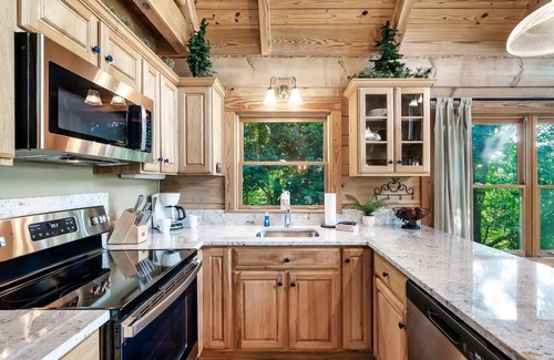 Gatlinburg - Pigeon Forge Apartamento | Stunning Mountain Views Hot tub Firepit Arcade