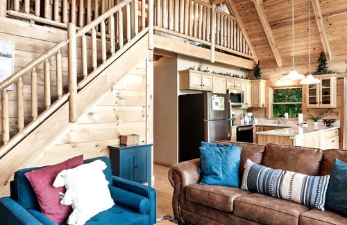 Gatlinburg - Pigeon Forge Apartamento | Stunning Mountain Views Hot tub Firepit Arcade