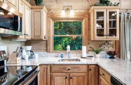 Gatlinburg - Pigeon Forge Apartamento | Stunning Mountain Views Hot tub Firepit Arcade