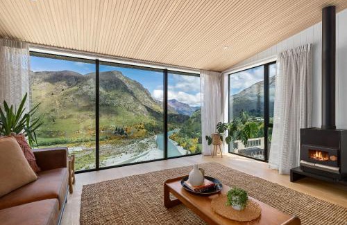 Arthur's Point Casa | Stunning Mountain Views in Queenstown-Hot tub