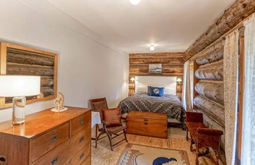 Gold Hill Casa | Stunning Mountain Views from Private & Tranquil Tudor Log Home