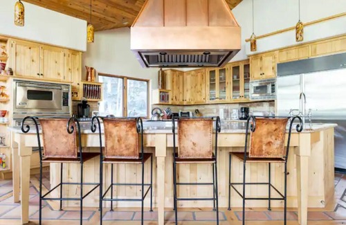 Highland Meadows Casa | Stunning mountainside home in West Vail