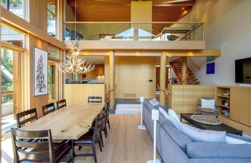 Blueberry Hill Casa | Stunning Mtn View, Air Con, Hot Tub, & Fireplace