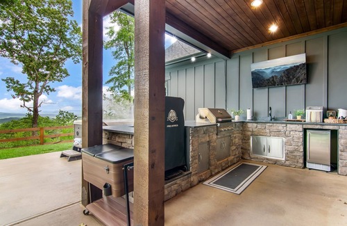 Ranger Cabina | Stunning Mtn Views + Hot Tub + Sauna + Game Room
