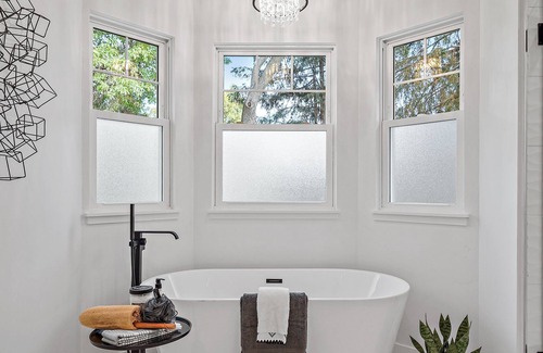 Pleasant Hill Casa | Stunning new 3,800 sq ft home, close to restaurant's and shops