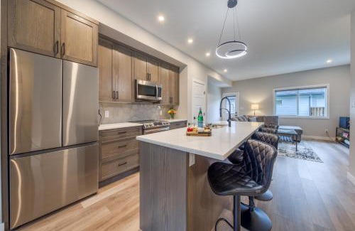 East Kootenay Casa | Stunning New 3 Bedroom Mountain View Condo
