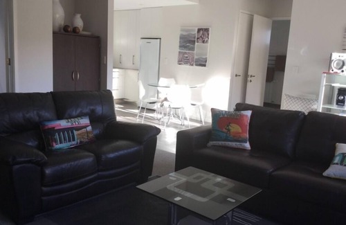 Rewa Condominio | Impresionante casa de ladrillo nueva junto a la playa