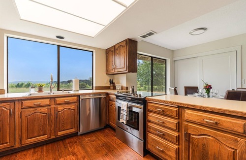 Ladd Hill Casa | Stunning New Listing - Beckham Estate Vineyard Guesthouse