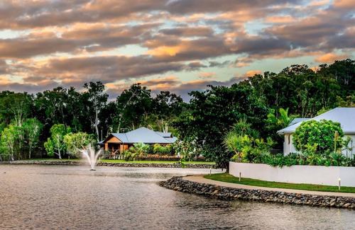 Trinity Beach Villa | IMPRESIONANTE NUEVA VILLA EN LAGUNA AZUL CON PISCINA